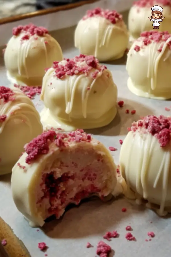 Easy Strawberry Shortcake Truffles – No-Bake Dessert Bites